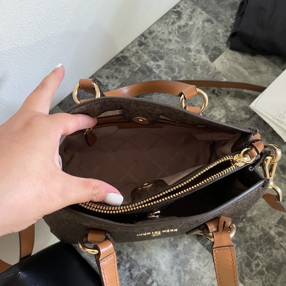 Michael kors purse with wallet - Picture 2 of 7